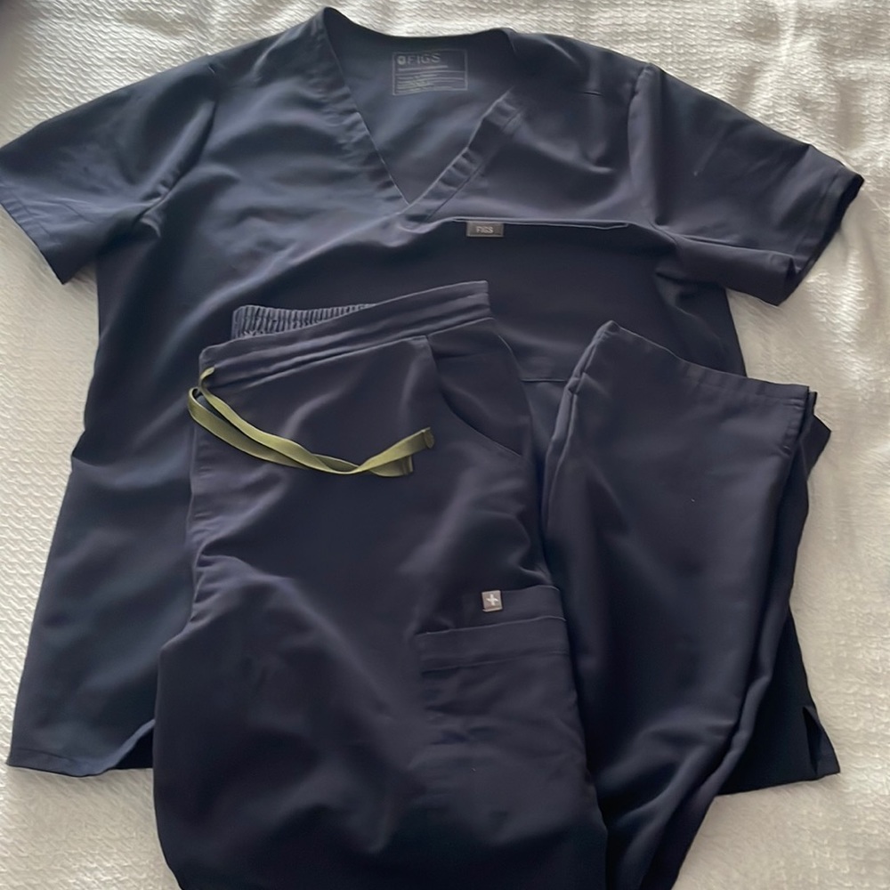 Figs scrub set quiet navy. large set